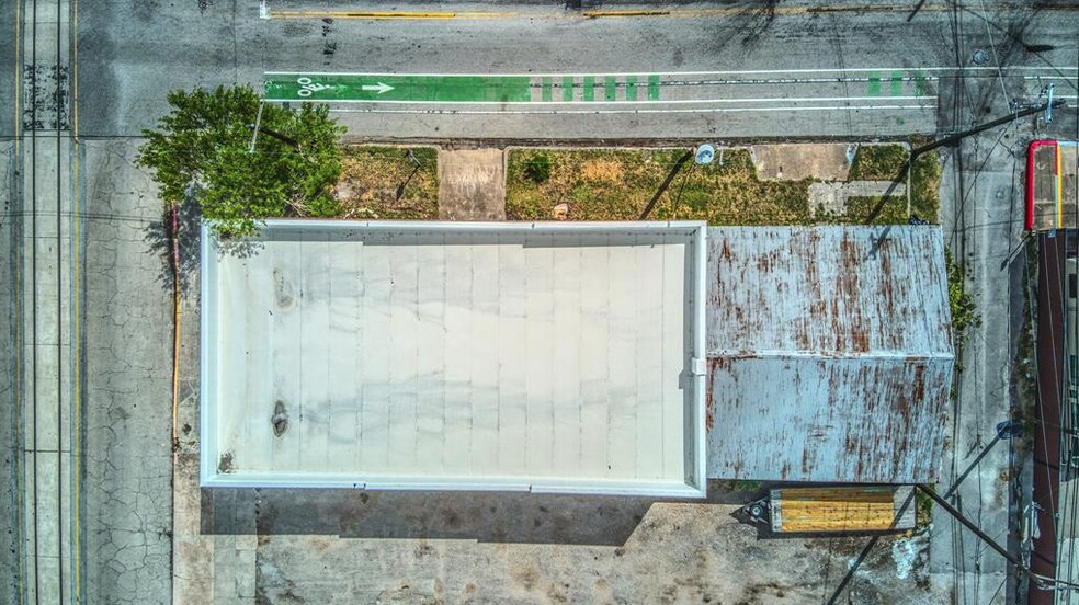 More Photos Of 1901 Strand St, Galveston Flex For Sale