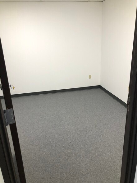 More Photos Of 6145 Scherers Pl, Dublin Light Distribution For Lease