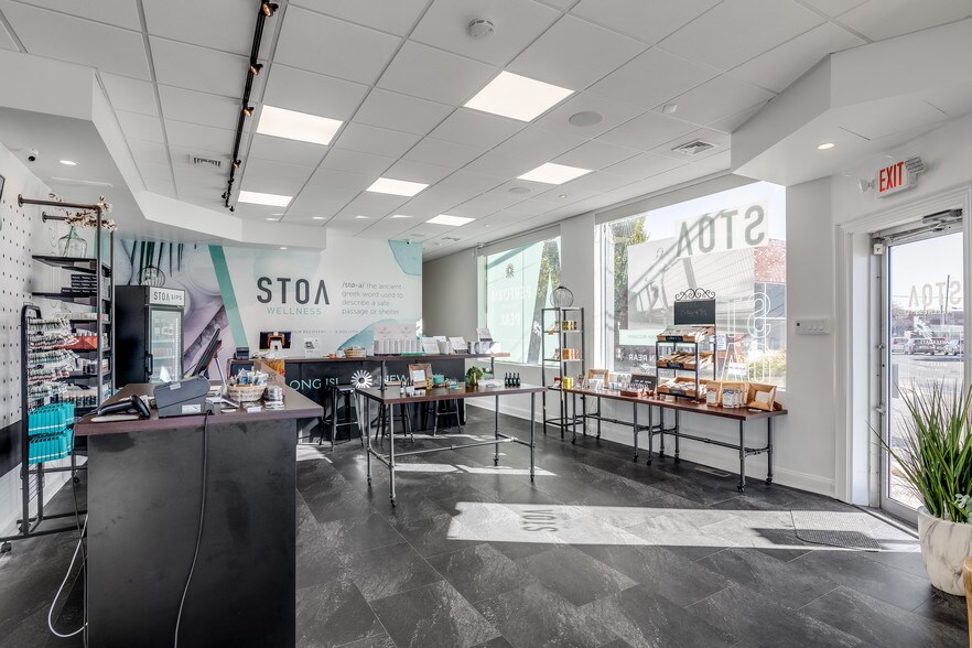 More Photos Of 7 Northern Blvd, Greenvale Storefront For Lease