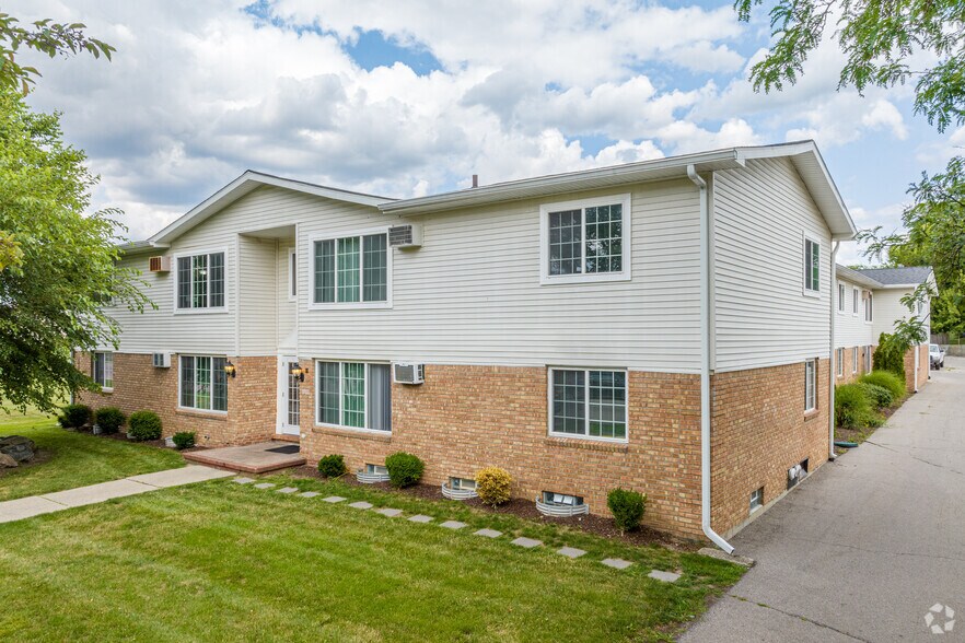 Primary Photo Of 6129-6201 Beechfield Dr, Lansing Apartments For Sale