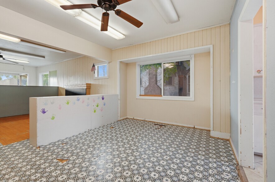 More Photos Of 819 12th Ave S, Nampa Storefront For Sale