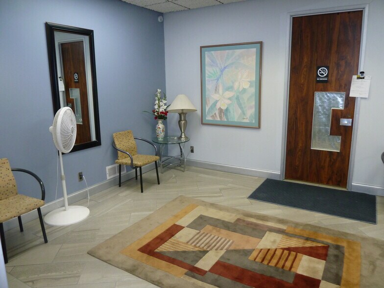 More Photos Of 24724 Lahser Rd, Southfield Office For Sale