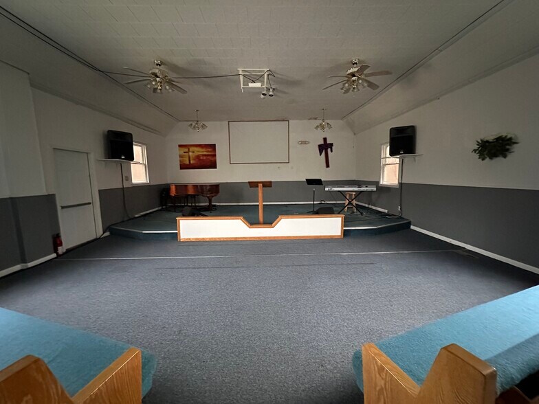 More Photos Of 1901 Mechanicsburg Rd, Springfield Religious Facility For Sale