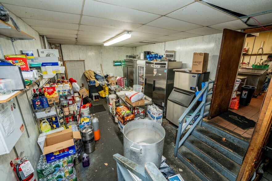 More Photos Of 266 Dartmouth St, New Bedford Restaurant For Sale