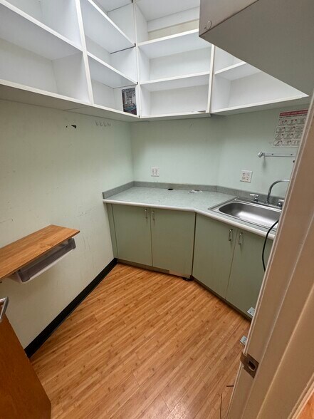 More Photos Of 634 Anderson Ave, Cliffside Park Office For Lease