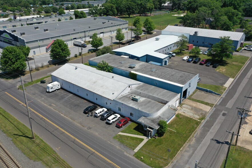 More Photos Of 1600 Bannard St, Cinnaminson Warehouse For Lease