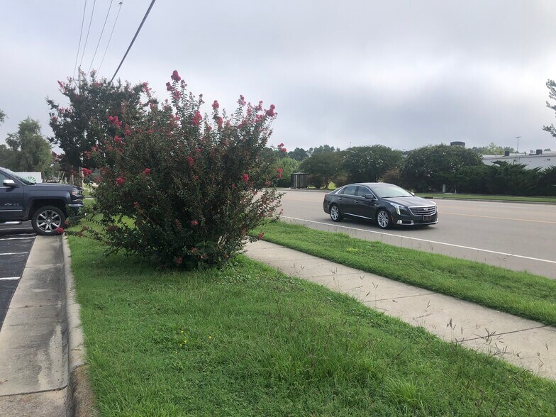 More Photos Of 1530 Hooker Rd, Greenville Freestanding For Lease