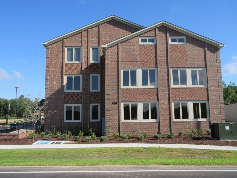 More Photos Of 7724 Raeford Rd, Fayetteville Medical For Lease