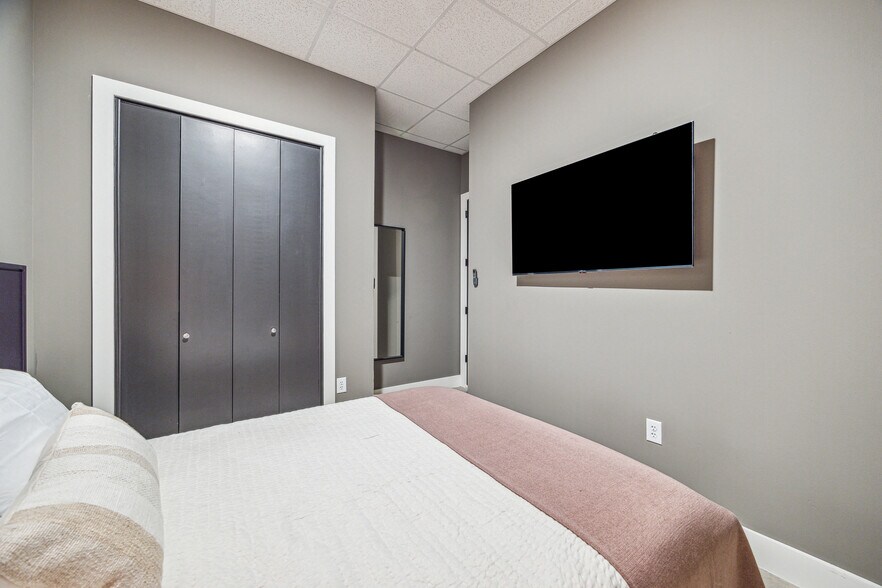 More Photos Of 1511 W 12th St, Houston Office For Sale