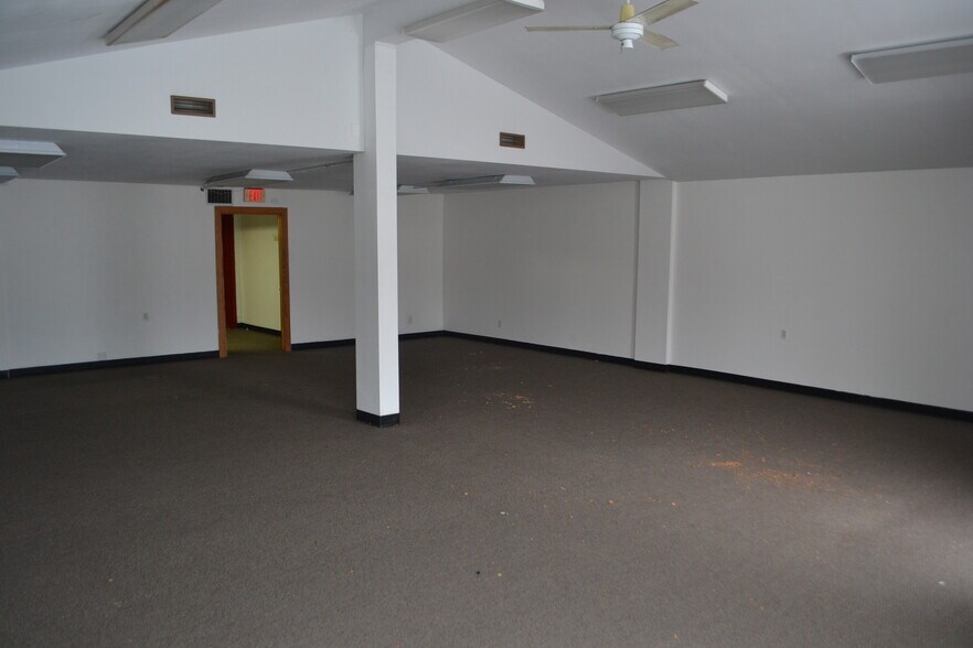 More Photos Of 257 Division St, Stevens Point General Retail For Sale