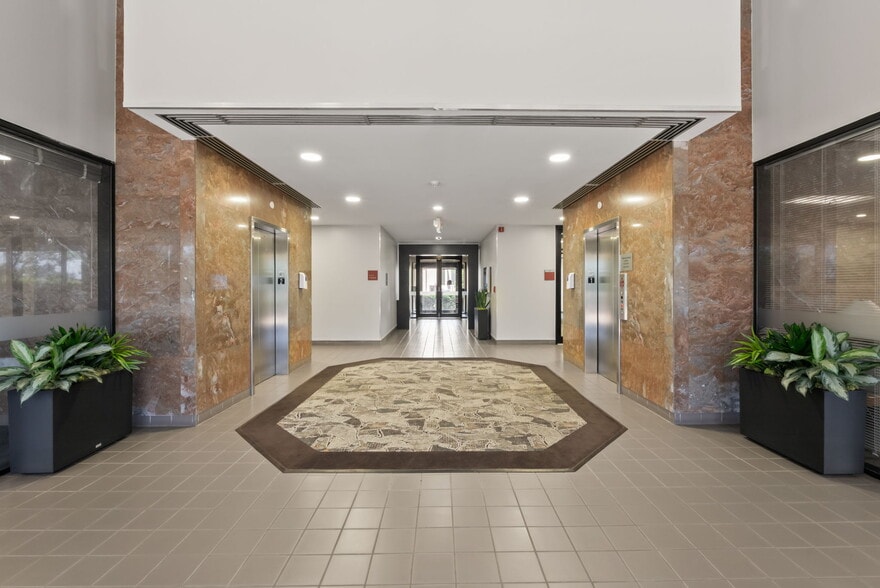 More Photos Of 6300 La Calma Dr, Austin Office For Lease