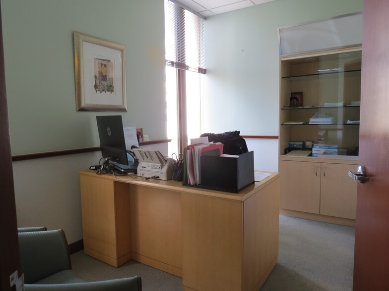 More Photos Of 2550 S Douglas Rd, Coral Gables Medical For Lease