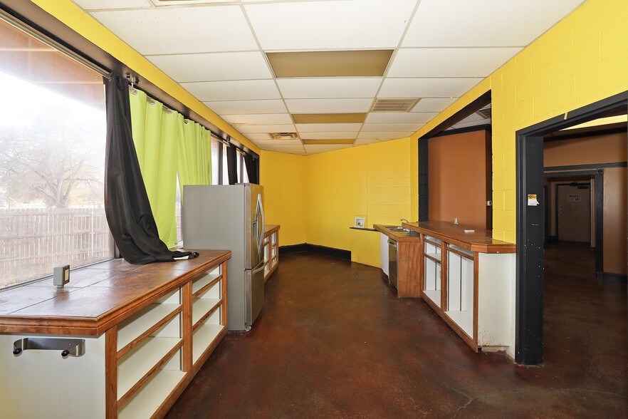 More Photos Of 4001 River Rd, Amarillo Convenience Store For Lease