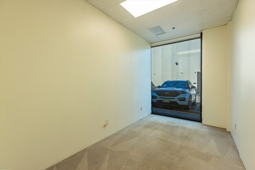 More Photos Of 300 Ohukai Rd, Kihei Showroom For Sale