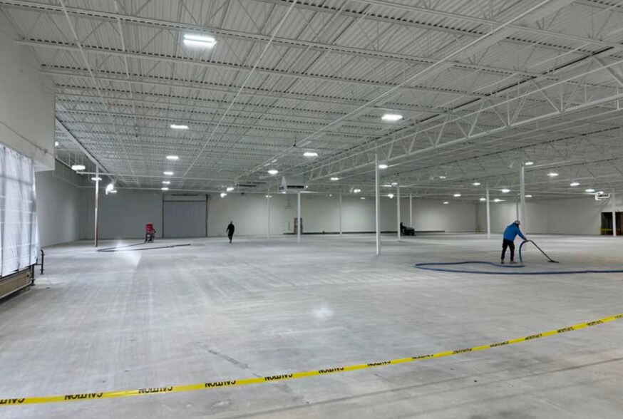 More Photos Of 6401 Colerain Ave, Cincinnati Supermarket For Lease