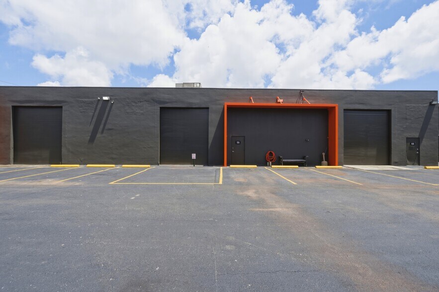 More Photos Of 2968 Ravenswood Rd, Fort Lauderdale Warehouse For Lease