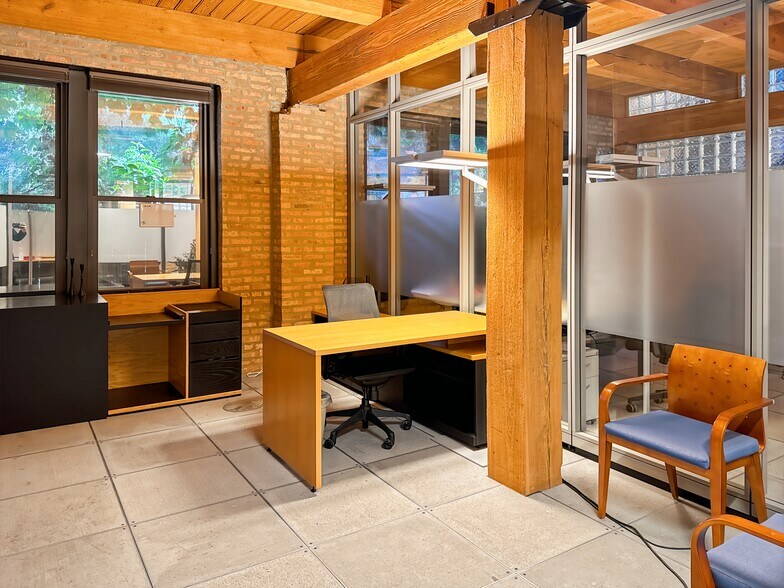 More Photos Of 1 N State St, Chicago Coworking Space