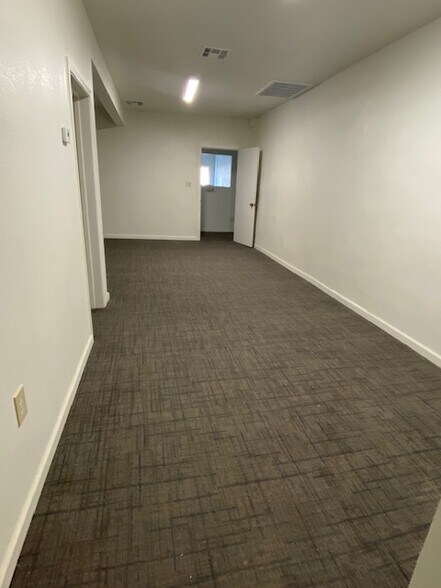 More Photos Of 525 E 19th St, Bakersfield Storefront For Lease