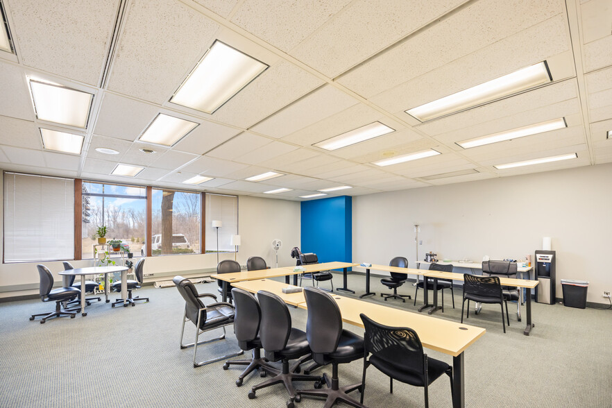 More Photos Of 10000 Highway 55, Plymouth Office For Lease