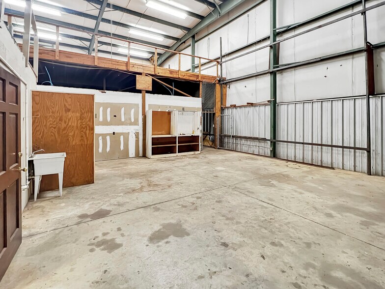 More Photos Of 1831 James I Harrison Jr Pky E, Tuscaloosa Light Manufacturing For Lease