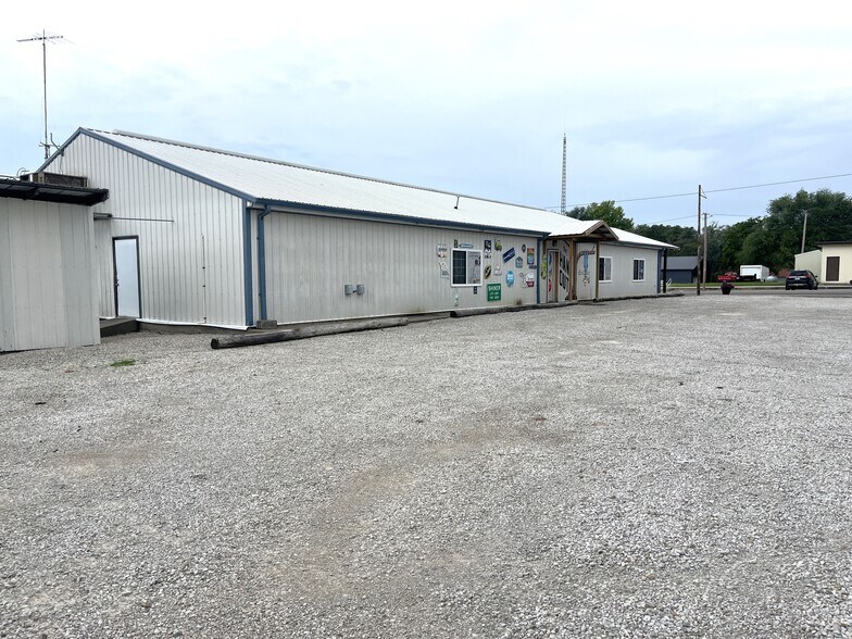 More Photos Of 219 Main St, Hale Flex For Sale