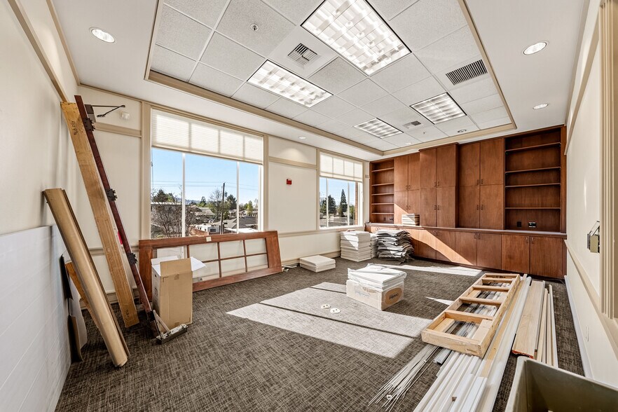 More Photos Of 1501 E McAndrews Rd, Medford Medical For Lease