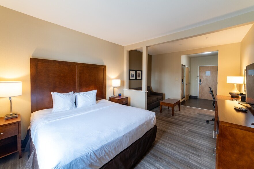 More Photos Of 2949 Varsity St, Baton Rouge Hotel For Sale