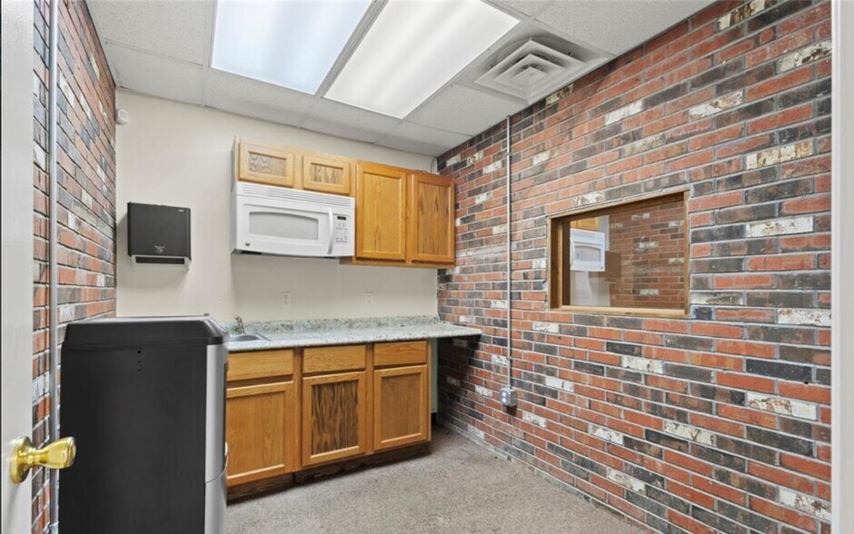 More Photos Of 1909 N Service Rd E, Saint Clair Freestanding For Sale