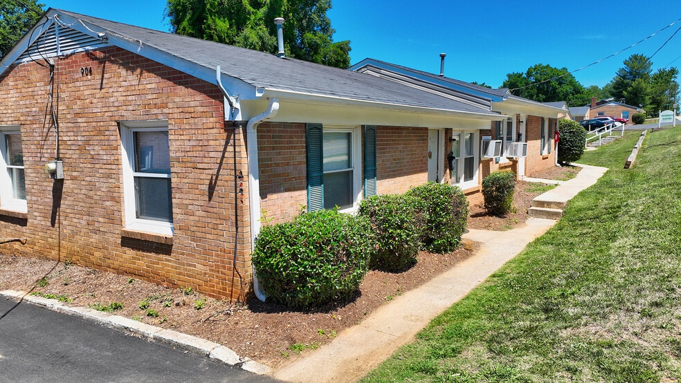 More Photos Of 904 Lowdermilk St, Greensboro Apartments For Sale