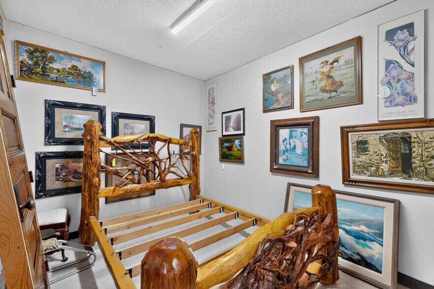 More Photos Of 2906 4th St NW, Albuquerque Warehouse For Sale