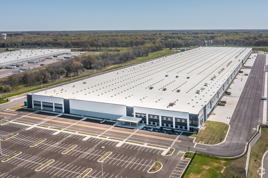 More Photos Of 3446 US 51 Hwy, Southaven Distribution For Lease