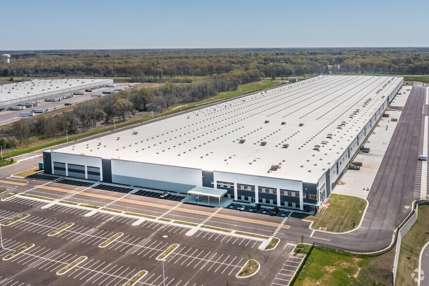 More Photos Of 3446 US 51 Hwy, Southaven Distribution For Lease