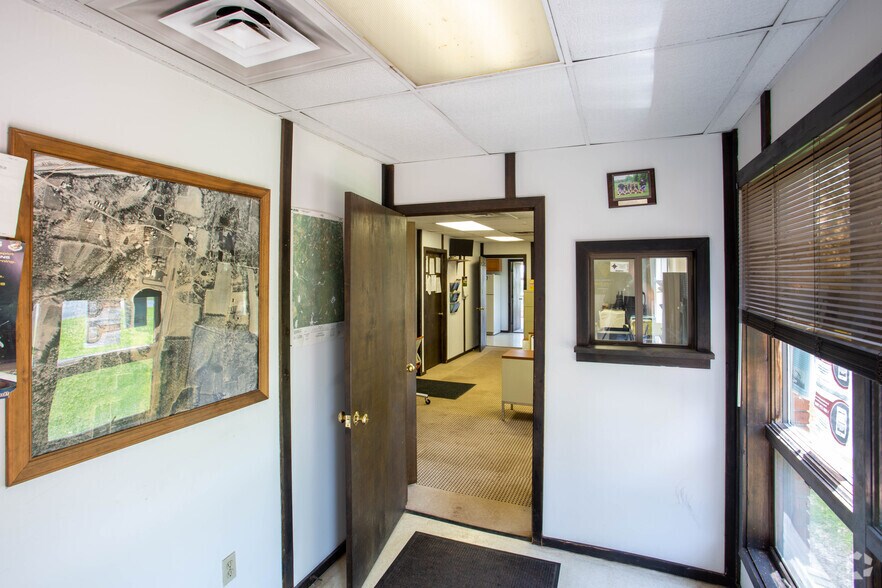 More Photos Of 37 Colonel Lindbergh Ln, Moscow Airport For Sale