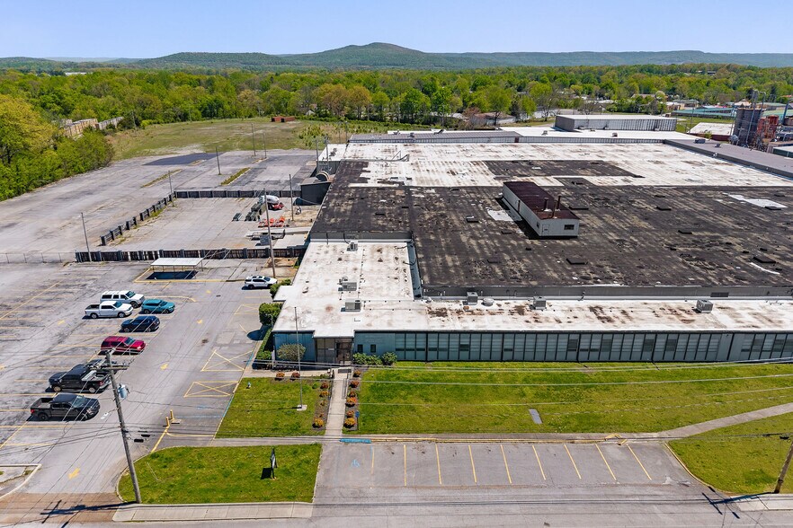 More Photos Of 204 Red Rd, McMinnville Warehouse For Sale