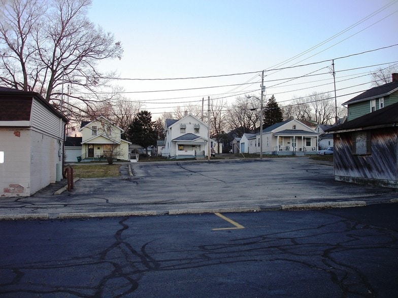 More Photos Of 1711 W Main St, Springfield General Retail For Sale