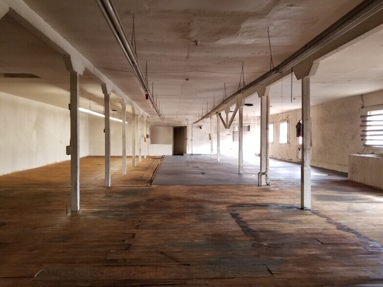 More Photos Of 425 E 58th St, Los Angeles Warehouse For Lease