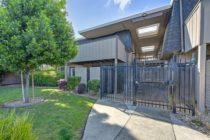 More Photos Of 2312 Villanova Cir, Sacramento Apartments For Sale