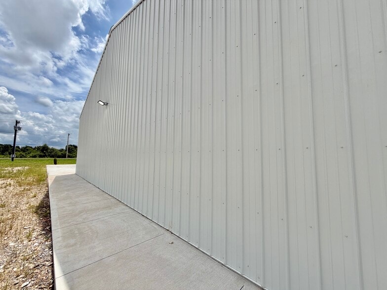 More Photos Of 1030 Moccasin ave, Tahlequah Flex For Lease