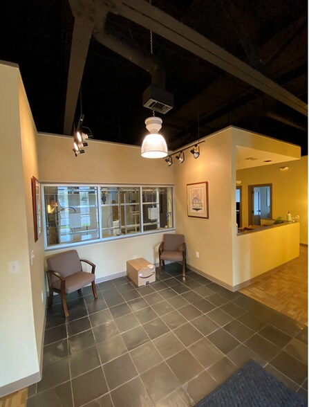 More Photos Of 500 Saint Michael St, Mobile Office For Sale