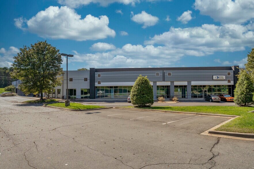 More Photos Of 6125 Lakeview Rd, Charlotte Light Distribution For Lease