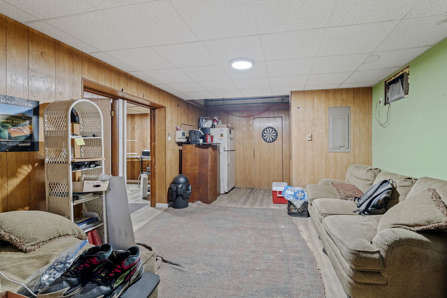 More Photos Of 1400 Remington St, Chester Warehouse For Lease