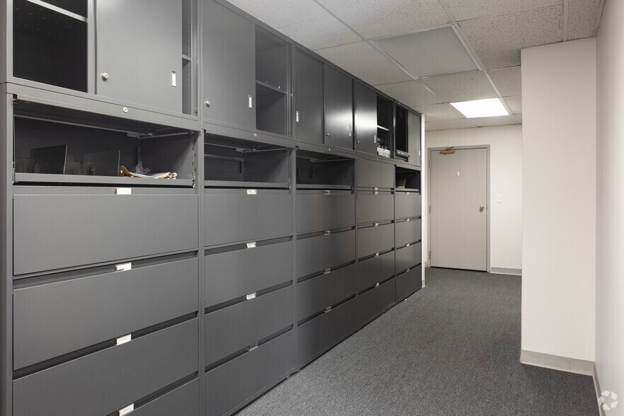 More Photos Of 1400 Renaissance Dr, Park Ridge Office For Sale