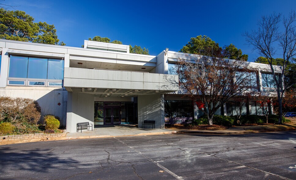 More Photos Of 3516 Covington Hwy, Decatur Office For Sale