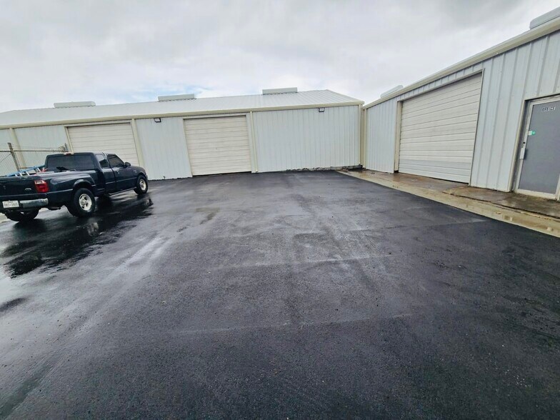 More Photos Of 1137 Hackney St, Houston Warehouse For Lease
