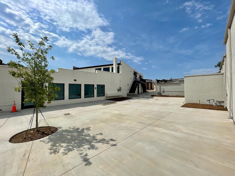 More Photos Of 145 E White St, Rock Hill Freestanding For Lease