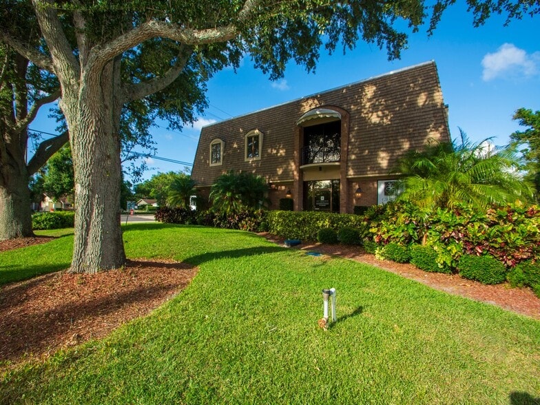 More Photos Of 3885 20th St, Vero Beach Office For Lease