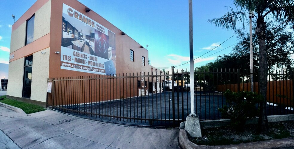 More Photos Of 3090 SW 8th St, Miami Freestanding For Lease