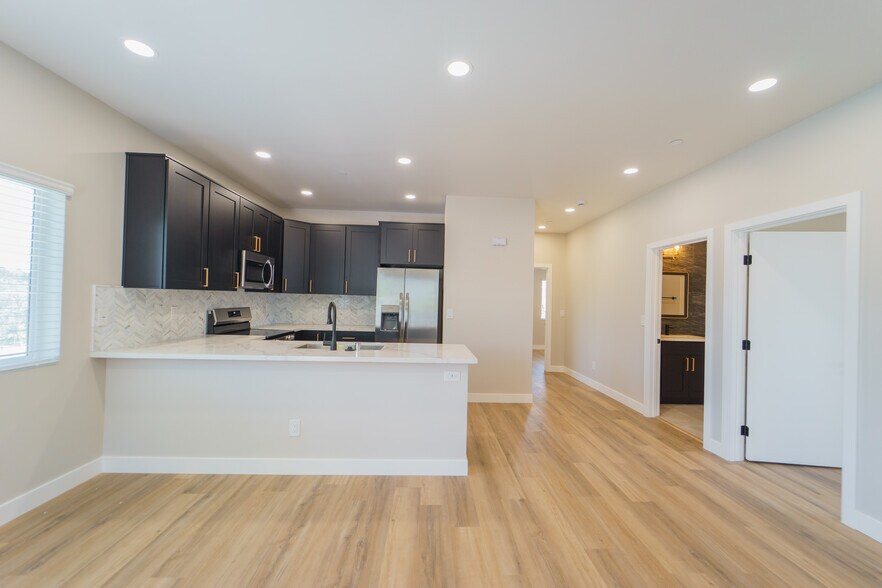 More Photos Of 3363 A St, San Diego Apartments For Sale