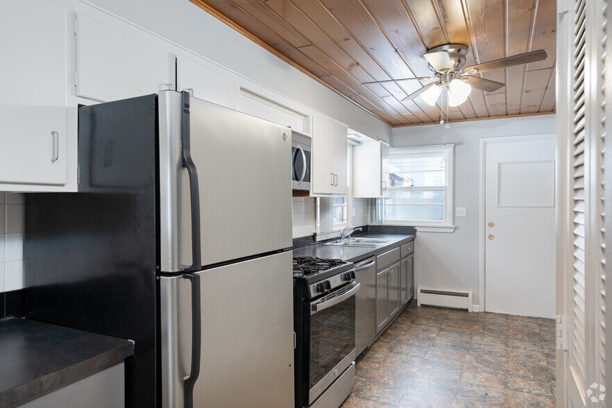 More Photos Of 211 N Lincolnway, North Aurora Apartments For Sale