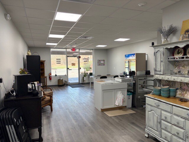 More Photos Of 248 Oxford Rd, Oxford Storefront Retail Office For Lease